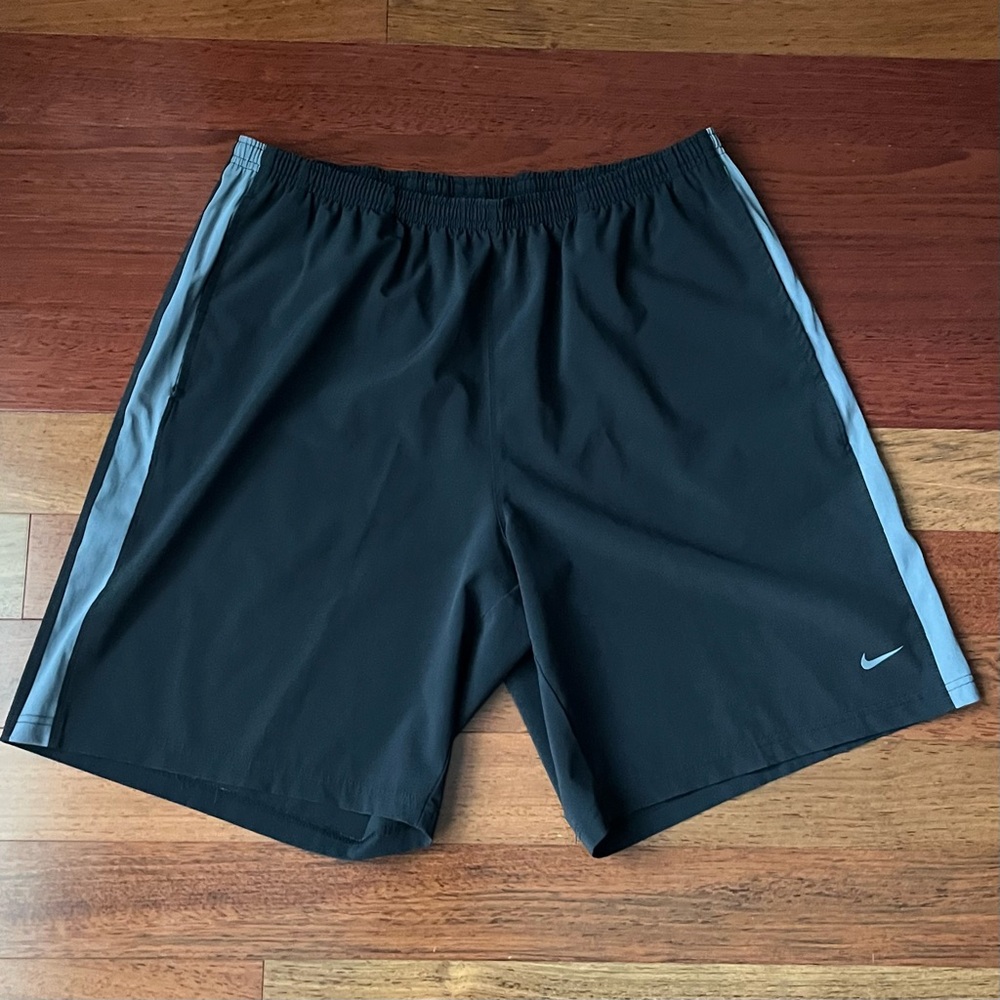 Nike Mens L  Athletic Shorts Gray Pockets Drawstring Stripe Polyester Spandex